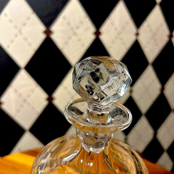 Vintage Crystal Decanter – Elegant & Hefty with Pontil Mark - Picture 6 of 6